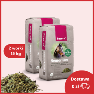 Dwa worki sieczki Pavo na czerwonym tle. Obok drobna sieczka bez lucerny i melasy dla konia SeniorFibre.